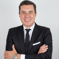 Dr. Ricardo Guevara