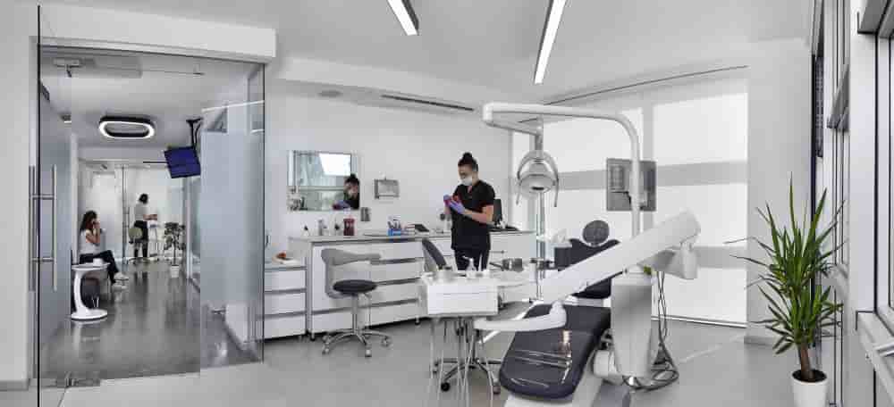 Dental Global Clinic in Izmir, Turkey Reviews of Real Dental Treatment Patients Slider image 3