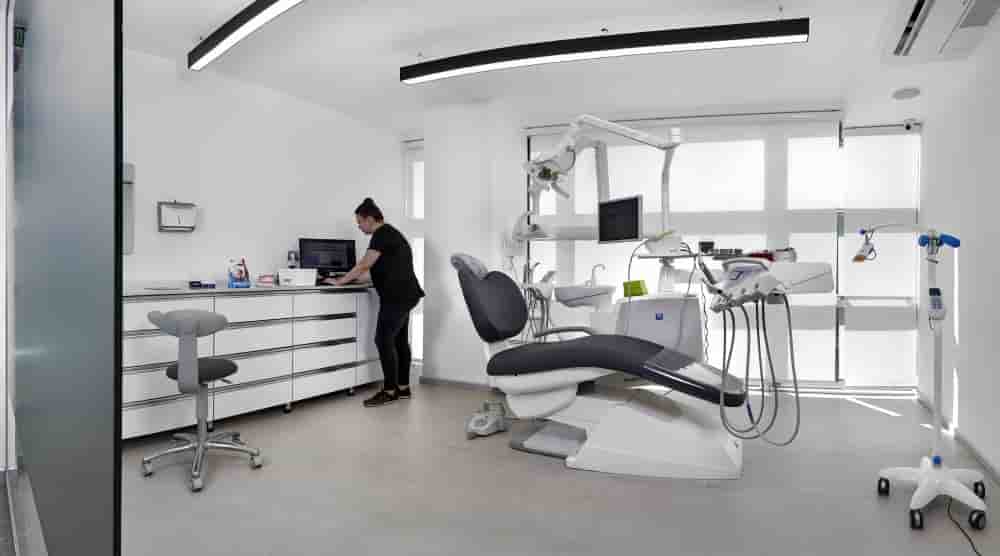 Dental Global Clinic in Izmir, Turkey Reviews of Real Dental Treatment Patients Slider image 5