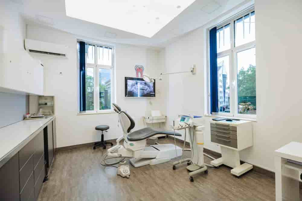 Medstom Dental Clinic in Sofia, Bulgaria Reviews from Real Patients Slider image 7