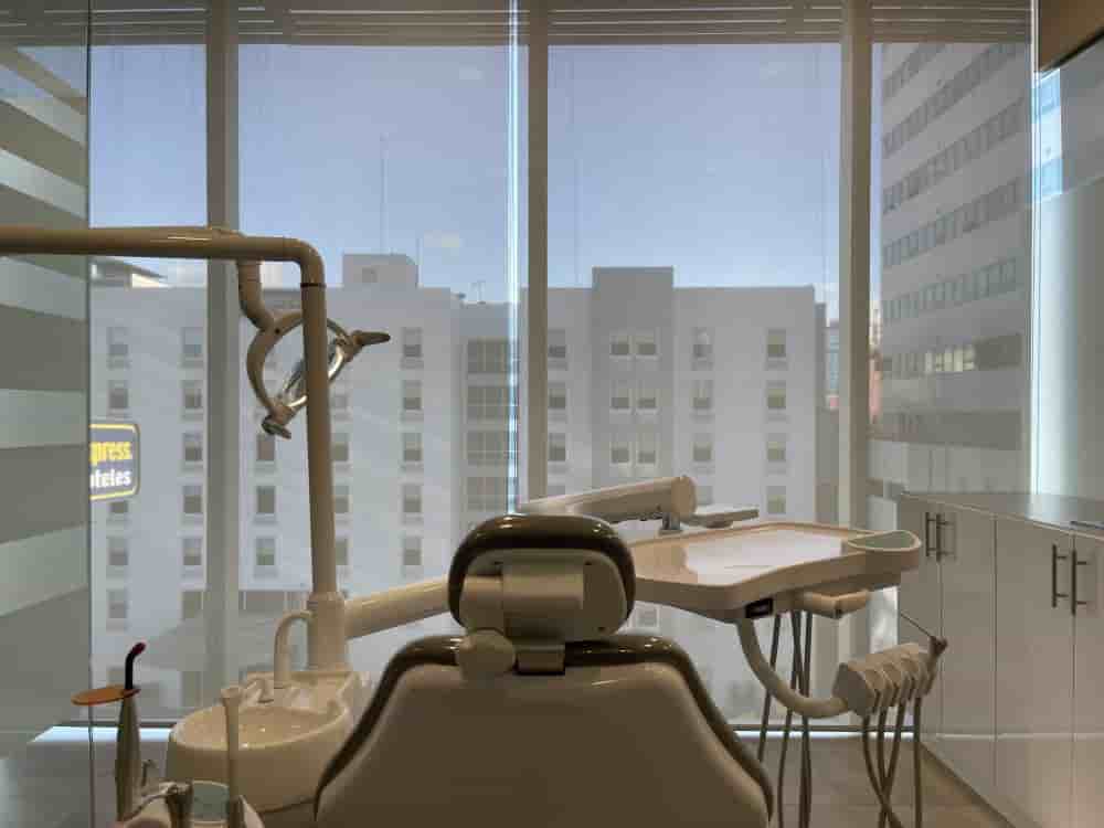 M&R Dental Studio in Tijuana, Mexico Reviews from Real Patients Slider image 4