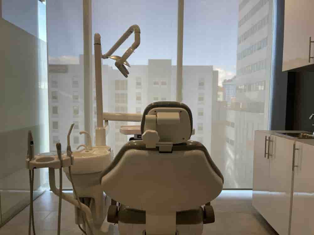 M&R Dental Studio in Tijuana, Mexico Reviews from Real Patients Slider image 7