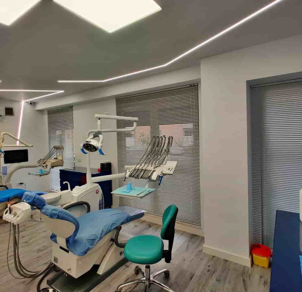 Luna Dental Clinic in Tirana, Albania Reviews from Real Patients Slider image 5