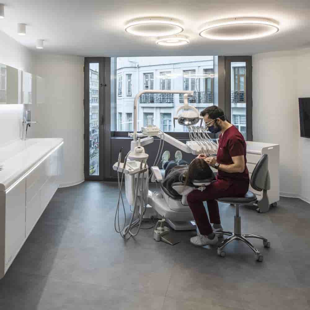 Soho Dental Clinic in Istanbul, Turkey Reviews from Real Patients Slider image 6
