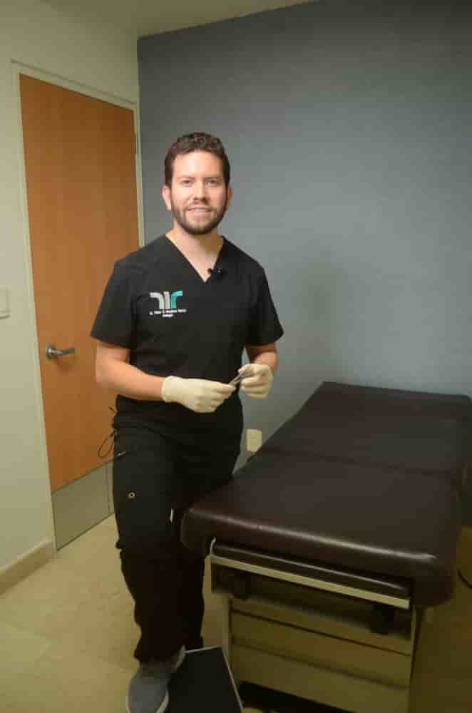 Dr. Victor Mendoza - Urologist in Tijuana, Mexico Reviews from Real Patients Slider image 5
