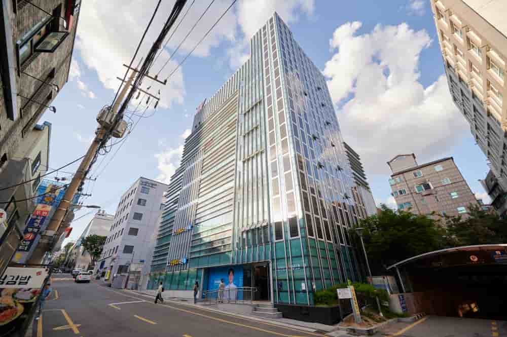 Hugo Plastic Surgery in Seoul, South Korea Reviews from Real Patients Slider image 2