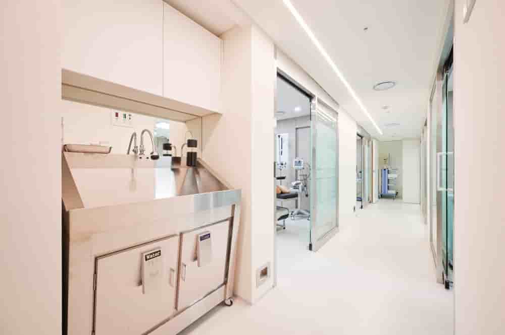 Hugo Plastic Surgery in Seoul, South Korea Reviews from Real Patients Slider image 4