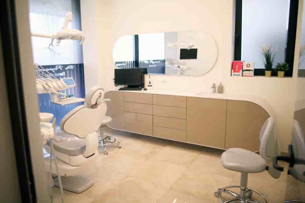 Dental Clinic Dr Popovic in Belgrade, Serbia Reviews From Tooth Patients Slider image 8