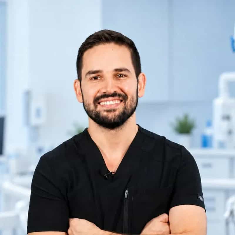 Dr. Fernando Alfaro Viquez at Esthetic Dent