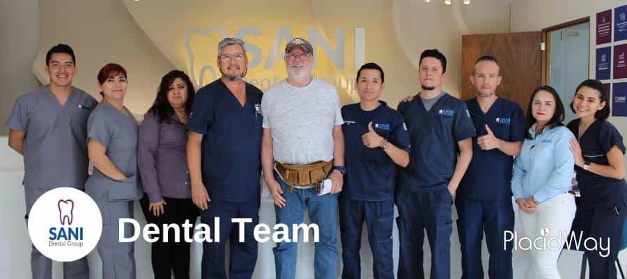 Equipo médico de Sani Dental Cancún Riviera Medical team at Sani Dental Cancun Riviera