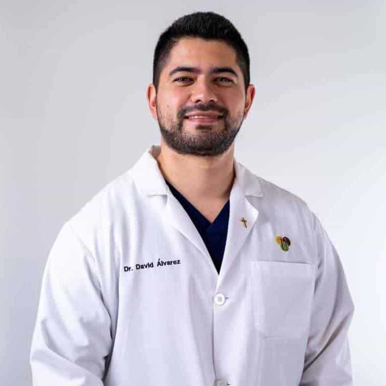 Dr. David Álvarez, Doctor en Medicina.