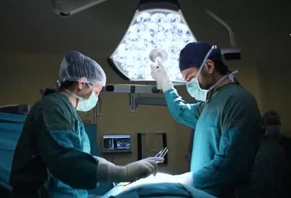 Cirugía de columna en Bursa, Turquía, para el dolor de espalda