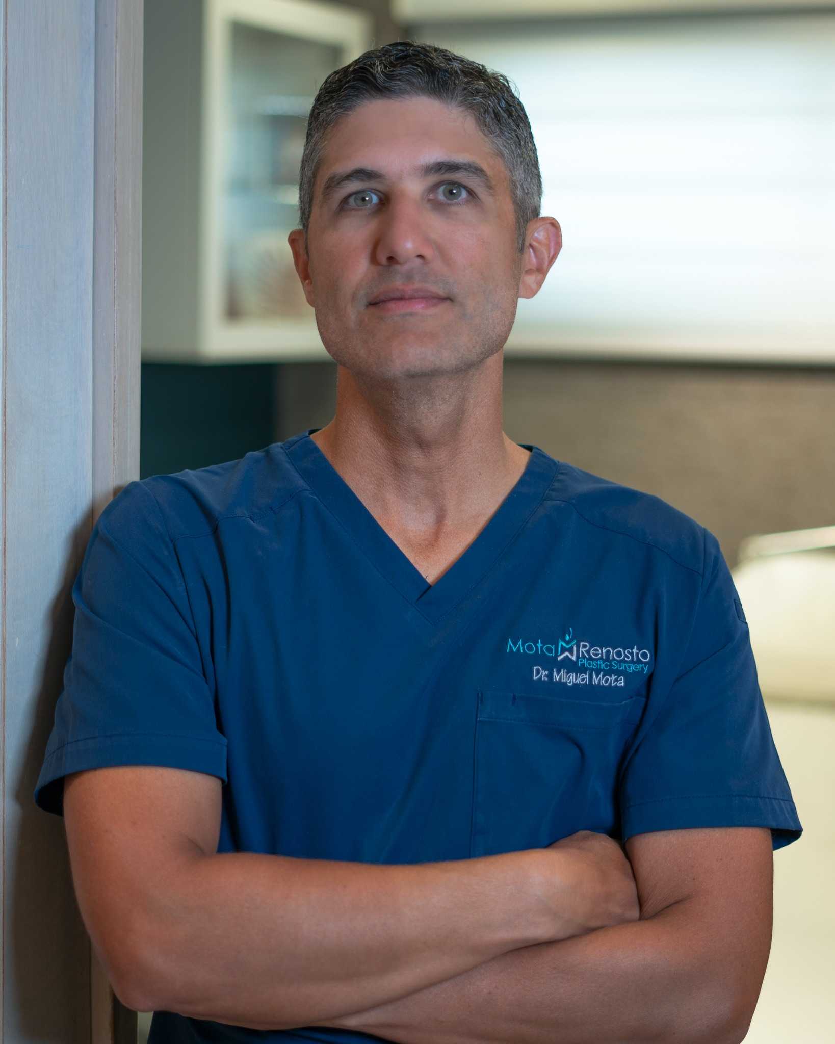 Dr. Miguel Mota Renosto Cirujano Plástico en República Dominicana