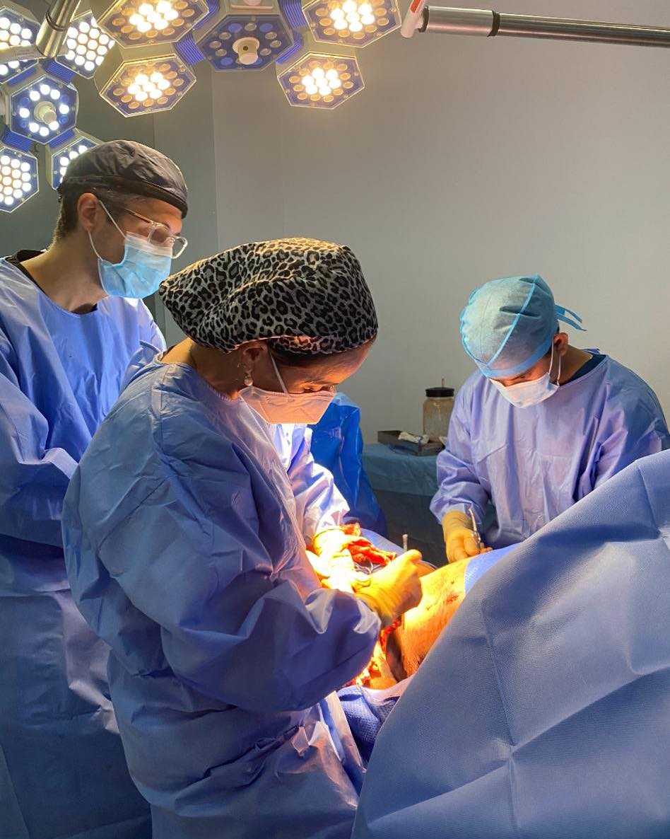 Paquete de Reducción de Senos en Santo Domingo, República Dominicana por el Dr. Miguel Mota Renosto