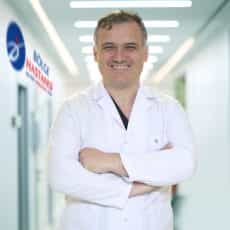 Doctor-8-Operación. Dr. Yusuf Iyetin