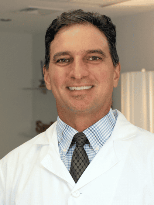 Dr. Carlos L. Martínez – El profesional en reparación de dientes