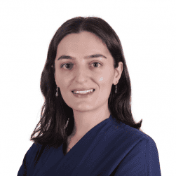 د. داملا أوزتورك - أخصائية أمراض اللثة