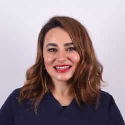 د. مادينا جولفيردييفا - أخصائية تركيبات الأسنان