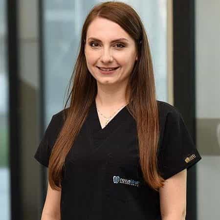 Dra. Gulsah Dulger - Dentista en Estambul, Turquía