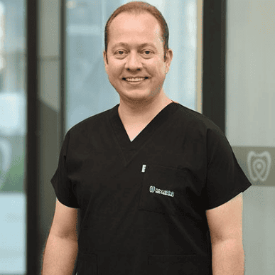 Dr. Mustafa Sabri Sencan - Dentista en Estambul Turquía