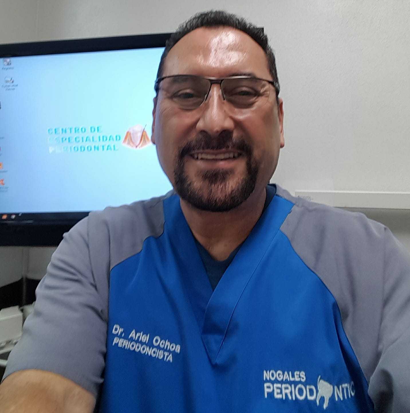 Dr. Ariel Ochoa Cuen - Periodoncista en Nogales México
