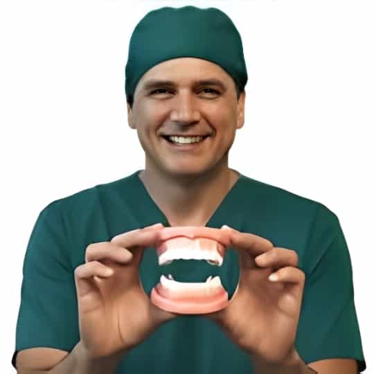 Dr. Carlos Suárez - Odontólogo Principal en Smiletec Mexicali