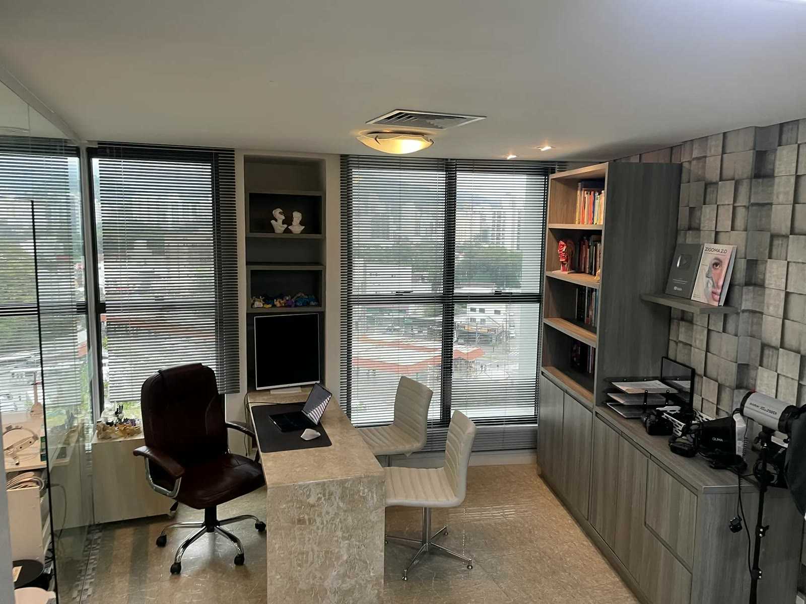 Dr. Fernando Giovanella's consultation office