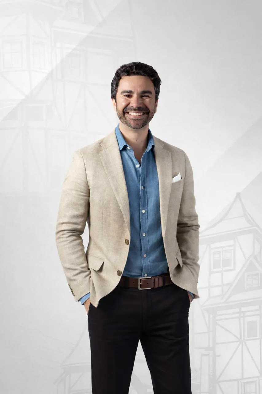 Dr. Fernando Giovanella, oral and maxillofacial surgeon in Blumenau, Brazil