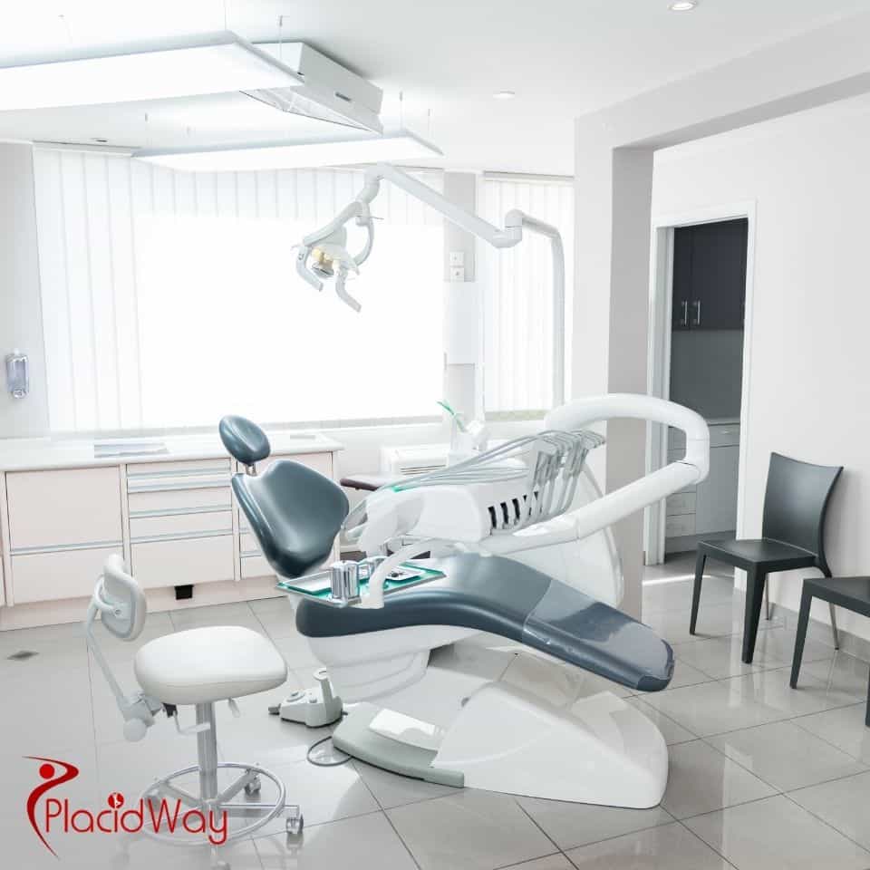 Which clinics are ranked among the top 10 dental clinics in Turkey?