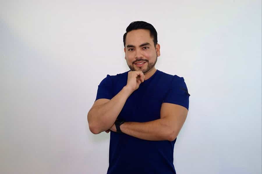 Dr. Adrián Nieto - Cirujano Plástico en Cancún, México