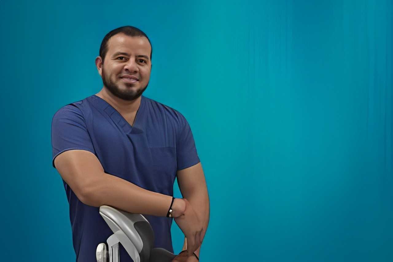 Dr. Jesus Lopez – Expert in General Dentistry and Prosthetics
