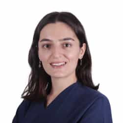 Dra. Damla Ozturk - Periodoncista