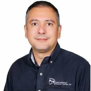 Dr. Alberto Hernández - Dentista en Puerto Vallarta, México