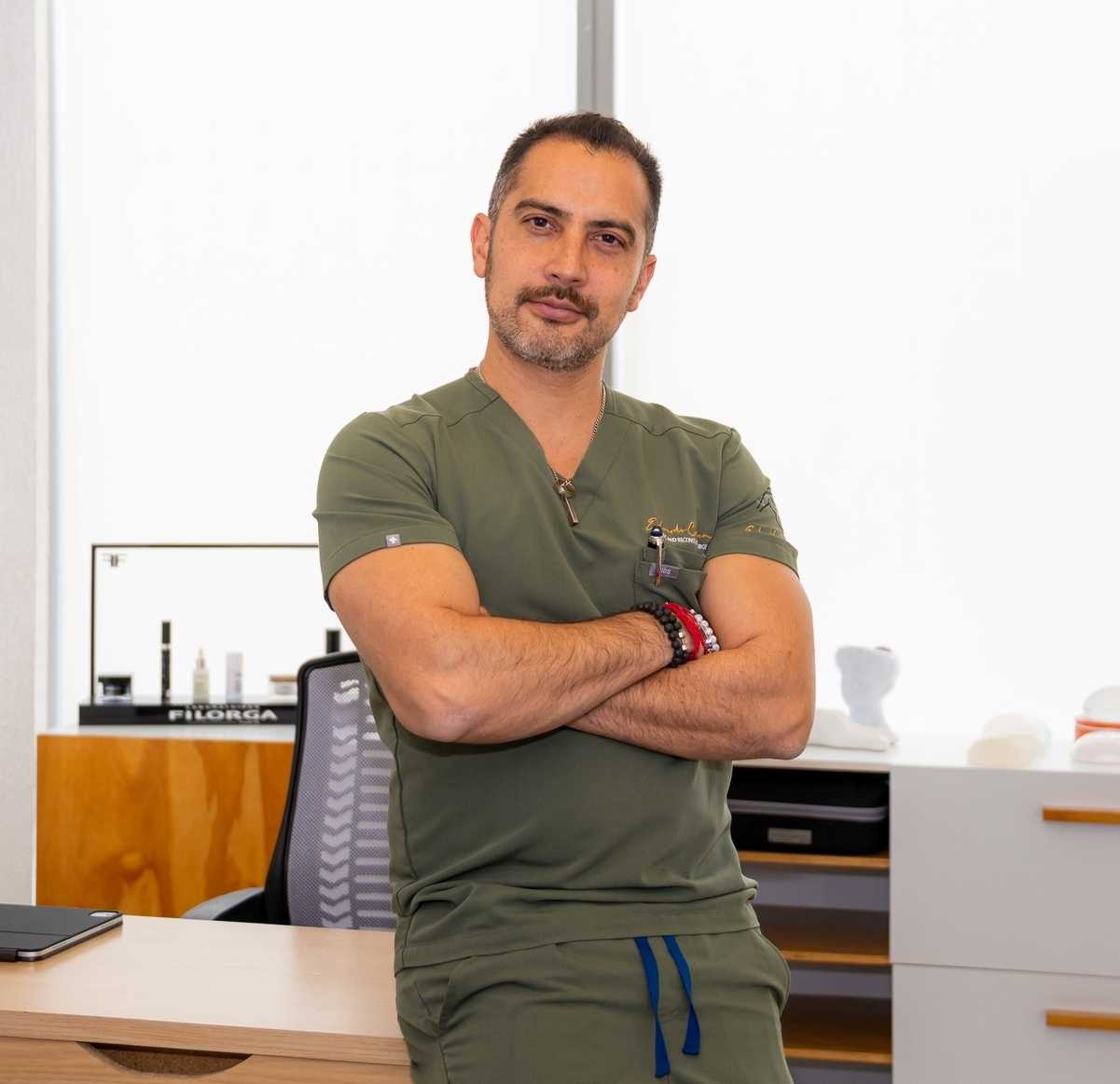 Dr. Eduardo Cartagena Plastic Aesthetic and Reconstructive Surgeon