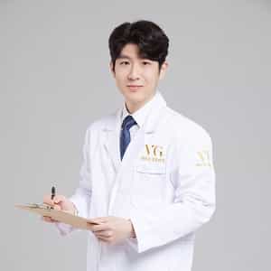 Dr. Kim Yong Woo - Board Certified Plastic Surgeon