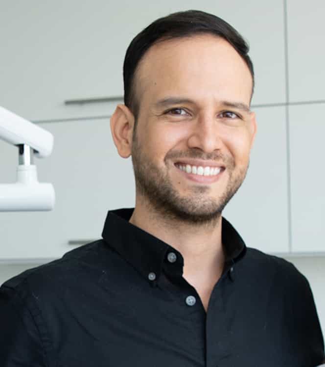 Dr. Esteban Torres B.
