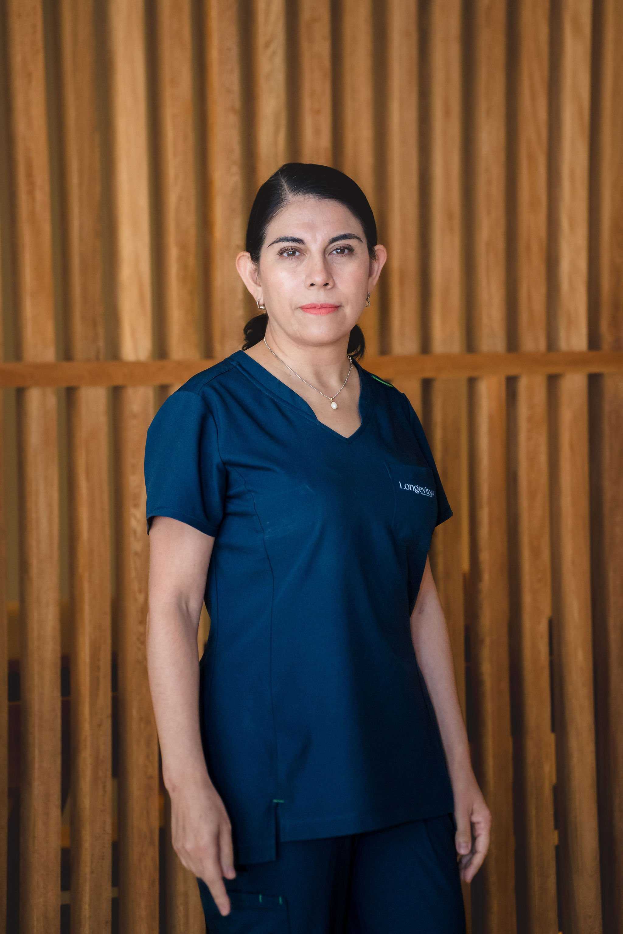 Dr. Luz Flores