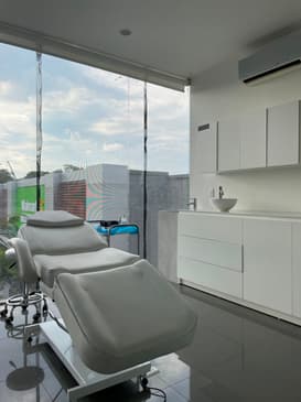 Slider image (1) Hair in 1 Day - Hair Transplant Clinic in Guadalajara
