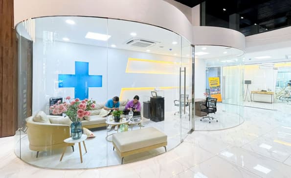 Slider image (2) BeDental - Porcelain Veneers & Implants Center