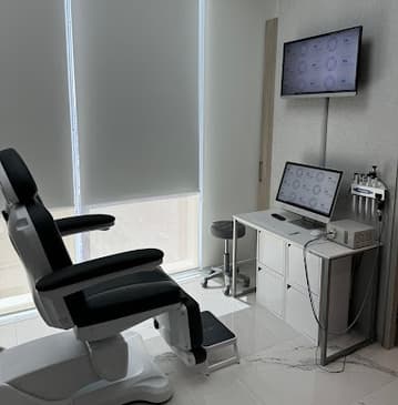 Slider image (8) Dr. Guillermo Guerra Gil de Leyva - Rhinoplasty Specialist