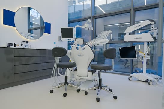 Slider image (3) Can Ozbilgen Advanced & Aesthetic Dentistry