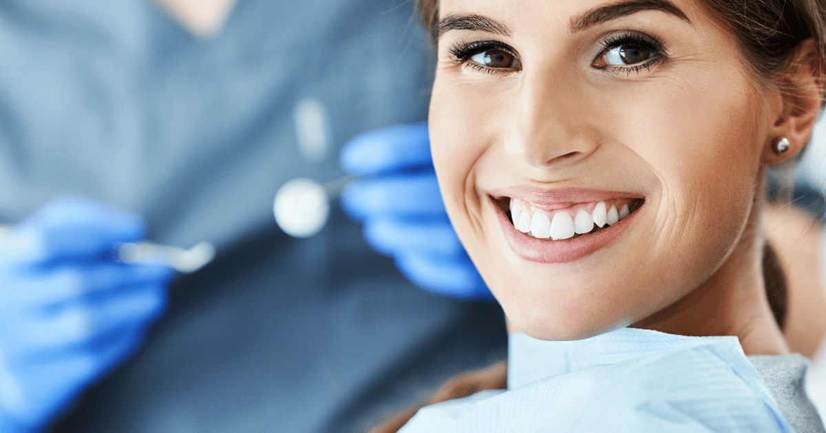 Implantes dentales en Bogotá, Colombia vs. México: Una comparación detallada para pacientes internacionales