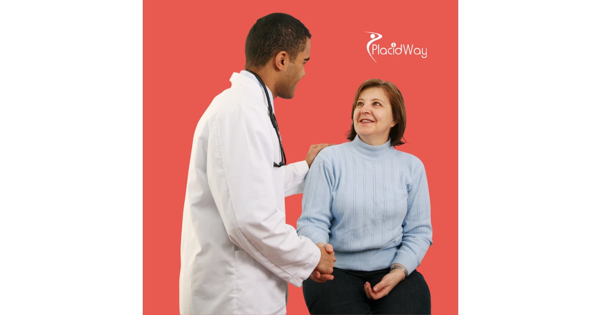 ¿Qué opciones de tratamiento para el cáncer de cuello uterino existen para pacientes que buscan atención médica en el extranjero?