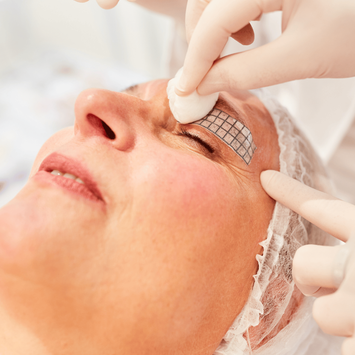 中国人顧客が地元のクリニックよりも韓国の二重まぶた手術を好む理由