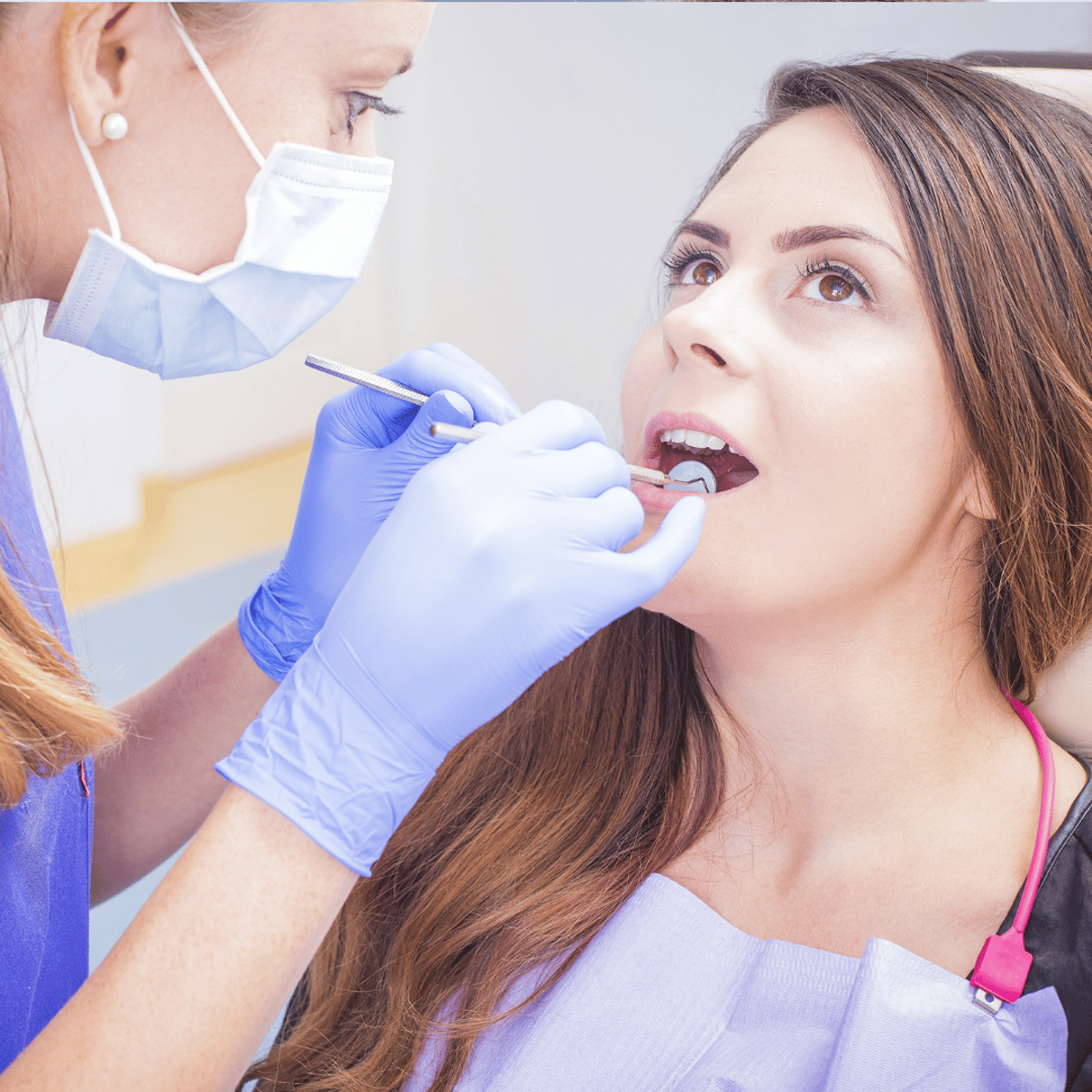 El mejor momento para hacerse implantes dentales en Bogotá: Guía de viaje para turistas médicos