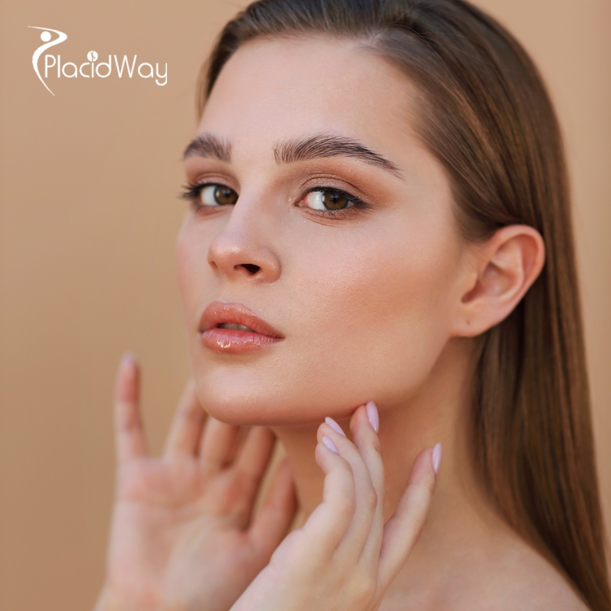 Procedimiento de lifting facial de plano profundo en Turquía para personas que buscan un rejuvenecimiento facial duradero.