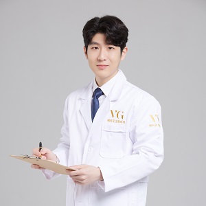 Dr Kim Yong Woo