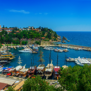 Puerto deportivo del casco antiguo de Kaleici, Antalya, Turquía